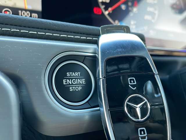 メルセデス・ベンツ ゲレンデヴァーゲン Ｇ４００ｄ AMGライン 大阪府 2024(令6)年 0.4万km 白 ワンオーナー/純正ナビ【TV/BlueTooth/AppleCarPlay】/全周囲カメラ/ボディカラー　オパリスホワイト/アダプティブダンピングシステム/AMGラインパッケージ/ラグジュアリーパッケージ/G manufakturプログラム/ブルメスターオーディオ/前席メモリー機能付パワーシート/前席ランバーサポート/前席リラクゼーション機能/前席ダイナミックシート/クライメートコントロール/エナジャイジングコンフォート/デフロック/アンビエントライト/インテリジェントライトシステム/前後ドライブレコーダー/レーダークルーズコントロール/ETC2.0