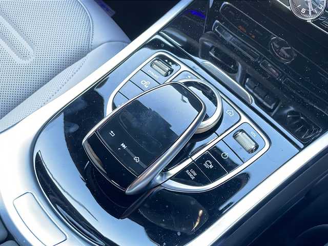 メルセデス・ベンツ ゲレンデヴァーゲン Ｇ４００ｄ AMGライン 大阪府 2024(令6)年 0.4万km 白 ワンオーナー/純正ナビ【TV/BlueTooth/AppleCarPlay】/全周囲カメラ/ボディカラー　オパリスホワイト/アダプティブダンピングシステム/AMGラインパッケージ/ラグジュアリーパッケージ/G manufakturプログラム/ブルメスターオーディオ/前席メモリー機能付パワーシート/前席ランバーサポート/前席リラクゼーション機能/前席ダイナミックシート/クライメートコントロール/エナジャイジングコンフォート/デフロック/アンビエントライト/インテリジェントライトシステム/前後ドライブレコーダー/レーダークルーズコントロール/ETC2.0