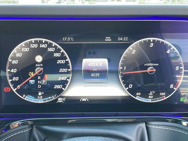 メルセデス・ベンツ ゲレンデヴァーゲン Ｇ４００ｄ AMGライン 大阪府 2024(令6)年 0.4万km 白 ワンオーナー/純正ナビ【TV/BlueTooth/AppleCarPlay】/全周囲カメラ/ボディカラー　オパリスホワイト/アダプティブダンピングシステム/AMGラインパッケージ/ラグジュアリーパッケージ/G manufakturプログラム/ブルメスターオーディオ/前席メモリー機能付パワーシート/前席ランバーサポート/前席リラクゼーション機能/前席ダイナミックシート/クライメートコントロール/エナジャイジングコンフォート/デフロック/アンビエントライト/インテリジェントライトシステム/前後ドライブレコーダー/レーダークルーズコントロール/ETC2.0