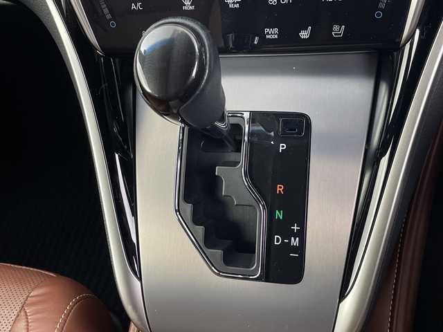 トヨタ ハリアー プレミアム メタル&レザーP 埼玉県 2018(平30)年 4.5万km ホワイトパールクリスタルシャイン 純正9インチナビ/　(Bluetooth/CD/DVD/FM/AM)/フルセグテレビ/バックカメラ/ビルトインETC/パワーバックドア/レザーシート/クルーズコントロール/車線逸脱警報/クリアランスソナー/シートヒーター/エアーシート/メモリ付きパワーシート/電子パーキングシステム/ブレーキホールド/プッシュスタート/オートLEDライト/オートハイビーム/純正18インチアルミホイール