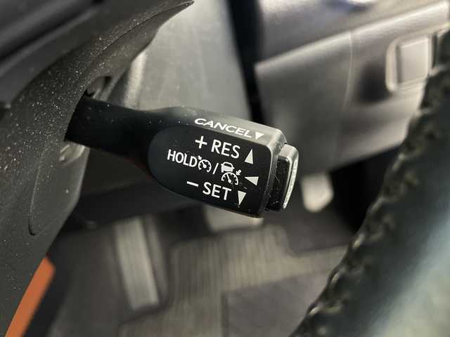 トヨタ ハリアー プレミアム メタル&レザーP 埼玉県 2018(平30)年 4.5万km ホワイトパールクリスタルシャイン 純正9インチナビ/　(Bluetooth/CD/DVD/FM/AM)/フルセグテレビ/バックカメラ/ビルトインETC/パワーバックドア/レザーシート/クルーズコントロール/車線逸脱警報/クリアランスソナー/シートヒーター/エアーシート/メモリ付きパワーシート/電子パーキングシステム/ブレーキホールド/プッシュスタート/オートLEDライト/オートハイビーム/純正18インチアルミホイール