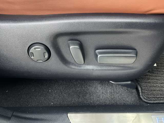 トヨタ ハリアー プレミアム メタル&レザーP 埼玉県 2018(平30)年 4.5万km ホワイトパールクリスタルシャイン 純正9インチナビ/　(Bluetooth/CD/DVD/FM/AM)/フルセグテレビ/バックカメラ/ビルトインETC/パワーバックドア/レザーシート/クルーズコントロール/車線逸脱警報/クリアランスソナー/シートヒーター/エアーシート/メモリ付きパワーシート/電子パーキングシステム/ブレーキホールド/プッシュスタート/オートLEDライト/オートハイビーム/純正18インチアルミホイール