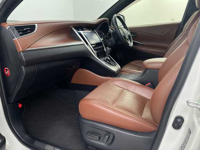 トヨタ ハリアー プレミアム メタル&レザーP 埼玉県 2018(平30)年 4.5万km ホワイトパールクリスタルシャイン 純正9インチナビ/　(Bluetooth/CD/DVD/FM/AM)/フルセグテレビ/バックカメラ/ビルトインETC/パワーバックドア/レザーシート/クルーズコントロール/車線逸脱警報/クリアランスソナー/シートヒーター/エアーシート/メモリ付きパワーシート/電子パーキングシステム/ブレーキホールド/プッシュスタート/オートLEDライト/オートハイビーム/純正18インチアルミホイール