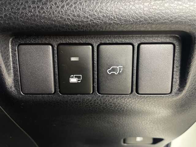 トヨタ ハリアー プレミアム メタル&レザーP 埼玉県 2018(平30)年 4.5万km ホワイトパールクリスタルシャイン 純正9インチナビ/　(Bluetooth/CD/DVD/FM/AM)/フルセグテレビ/バックカメラ/ビルトインETC/パワーバックドア/レザーシート/クルーズコントロール/車線逸脱警報/クリアランスソナー/シートヒーター/エアーシート/メモリ付きパワーシート/電子パーキングシステム/ブレーキホールド/プッシュスタート/オートLEDライト/オートハイビーム/純正18インチアルミホイール