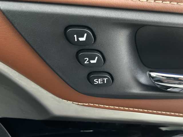 トヨタ ハリアー プレミアム メタル&レザーP 埼玉県 2018(平30)年 4.5万km ホワイトパールクリスタルシャイン 純正9インチナビ/　(Bluetooth/CD/DVD/FM/AM)/フルセグテレビ/バックカメラ/ビルトインETC/パワーバックドア/レザーシート/クルーズコントロール/車線逸脱警報/クリアランスソナー/シートヒーター/エアーシート/メモリ付きパワーシート/電子パーキングシステム/ブレーキホールド/プッシュスタート/オートLEDライト/オートハイビーム/純正18インチアルミホイール