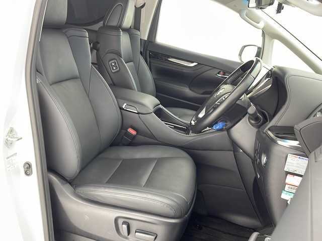 トヨタ アルファード S Cパッケージ 沖縄県 2023(令5)年 2.5万km ホワイトパールクリスタルシャイン 純正ナビ/（フルセグＴＶ、ＣＤ、ＤＶＤ、Ｂｌｕｅｔｏｏｔｈ）/バックカメラ/純正フリップダウンモニター/ＥＴＣ/前後ドライブレコーダー/クルーズコントロール/両側パワースライドドア/モデリスタエアロ/ＬＥＤヘッドライト/前後コーナーセンサー/オートライト/プッシュスタート　/スマートキー/シートヒーター　/エアシート/ステアリングスイッチ/サンシェード/純正アルミホイール