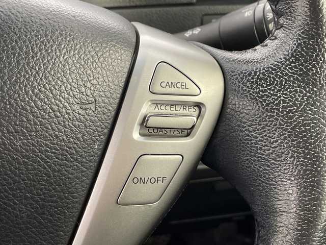 日産 セレナ HWS S HV Vセレ +Sefty 鹿児島県 2015(平27)年 6万km ブリリアントホワイトパール 純正８インチナビ　/（フルセグ/Bluetooth/CD/DVD/AM/FM)　/フリップダウンモニター　/両側パワースライドドア　/クルーズコントロール　/ビルドインＥＴＣ　/レーンディパーチャーアラート　/電動格納ミラー/オートハイビーム/LEDヘッドライト　/プッシュスタートボタン　/スペアキー有