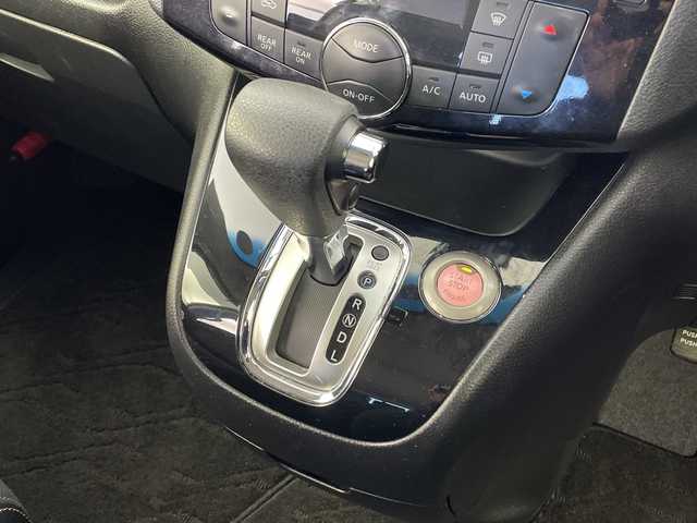 日産 セレナ HWS S HV Vセレ +Sefty 鹿児島県 2015(平27)年 6万km ブリリアントホワイトパール 純正８インチナビ　/（フルセグ/Bluetooth/CD/DVD/AM/FM)　/フリップダウンモニター　/両側パワースライドドア　/クルーズコントロール　/ビルドインＥＴＣ　/レーンディパーチャーアラート　/電動格納ミラー/オートハイビーム/LEDヘッドライト　/プッシュスタートボタン　/スペアキー有