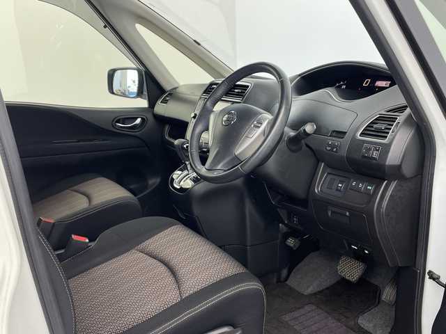 日産 セレナ HWS S HV Vセレ +Sefty 鹿児島県 2015(平27)年 6万km ブリリアントホワイトパール 純正８インチナビ　/（フルセグ/Bluetooth/CD/DVD/AM/FM)　/フリップダウンモニター　/両側パワースライドドア　/クルーズコントロール　/ビルドインＥＴＣ　/レーンディパーチャーアラート　/電動格納ミラー/オートハイビーム/LEDヘッドライト　/プッシュスタートボタン　/スペアキー有