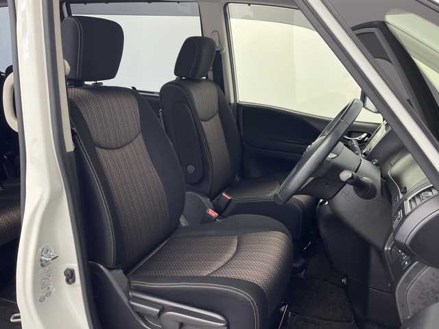 日産 セレナ HWS S HV Vセレ +Sefty 鹿児島県 2015(平27)年 6万km ブリリアントホワイトパール 純正８インチナビ　/（フルセグ/Bluetooth/CD/DVD/AM/FM)　/フリップダウンモニター　/両側パワースライドドア　/クルーズコントロール　/ビルドインＥＴＣ　/レーンディパーチャーアラート　/電動格納ミラー/オートハイビーム/LEDヘッドライト　/プッシュスタートボタン　/スペアキー有