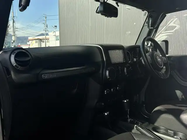 クライスラー・ジープ ジープ ラングラー アンリミテッド スポーツ 長野県 2017(平29)年 2.7万km シルバー LEXXEL WHEEL17インチ / WILD BOARアシストグリップ/ 純正ラバーマット / カロッツェリア2DINナビ / バックカメラ / サイドカメラ / 地デジTV/ MSV リアキャリア / クルーズコントロール / ETC / キーレス / コーナーセンサー