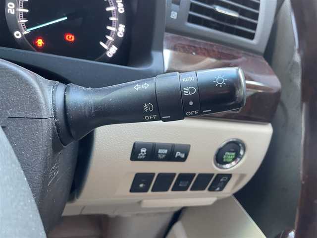 トヨタ アルファード 240G 兵庫県 2012(平24)年 8.7万km ホワイトパールクリスタルシャイン (株)IDOMが運営する【じしゃロン西宮店】の自社ローン対象車両になります。こちらは現金ご利用時の価格です。/自社ローンご希望の方は別途その旨お申付け下さい。/＊ETC/＊バックカメラ/＊クルーズコントロールあり/＊パワステ/＊パワーウィンドウ/＊フルセグ/＊オットマン/＊パワーシート/＊両側パワスラ/＊横滑り防止装置/＊オートライト/＊コーナーセンサー