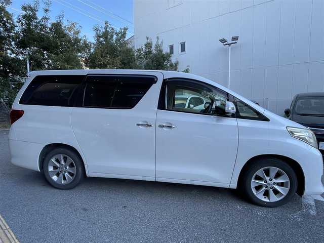 トヨタ アルファード 240G 兵庫県 2012(平24)年 8.7万km ホワイトパールクリスタルシャイン (株)IDOMが運営する【じしゃロン西宮店】の自社ローン対象車両になります。こちらは現金ご利用時の価格です。/自社ローンご希望の方は別途その旨お申付け下さい。/＊ETC/＊バックカメラ/＊クルーズコントロールあり/＊パワステ/＊パワーウィンドウ/＊フルセグ/＊オットマン/＊パワーシート/＊両側パワスラ/＊横滑り防止装置/＊オートライト/＊コーナーセンサー