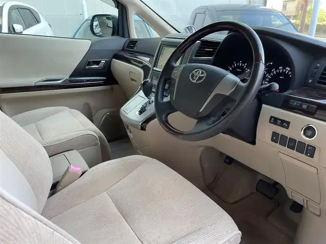 トヨタ アルファード 240G 兵庫県 2012(平24)年 8.7万km ホワイトパールクリスタルシャイン (株)IDOMが運営する【じしゃロン西宮店】の自社ローン対象車両になります。こちらは現金ご利用時の価格です。/自社ローンご希望の方は別途その旨お申付け下さい。/＊ETC/＊バックカメラ/＊クルーズコントロールあり/＊パワステ/＊パワーウィンドウ/＊フルセグ/＊オットマン/＊パワーシート/＊両側パワスラ/＊横滑り防止装置/＊オートライト/＊コーナーセンサー