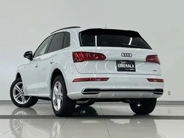 アウディ Ｑ５ 40TDIクワトロ Sライン 岡山県 2021(令3)年 1.2万km グレイシアホワイトメタリック アシスタンスパッケージ/・ACC/・アクティブレーンアシスト/・サイドアシスト/純正MMIナビ/パノラマサンルーフ/マトリクスLEDヘッドライト/360°カメラ/シートヒーター（ALL）/バーチャルコックピット/Audiドライブセレクト/パーキングエイド/距離警告/渋滞アシスト/PDC（F/R）/エフィシェンシアシスト/Audiプレセンス/レインセンサー/デイタイムランニングライト/アンビエントライト/純正ドラレコ2ch/ETC2.0/スタッドレス
