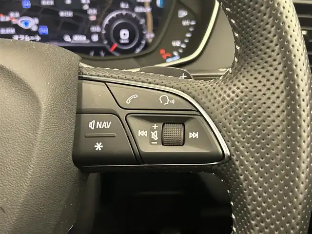 アウディ Ｑ５ 40TDIクワトロ Sライン 岡山県 2021(令3)年 1.2万km グレイシアホワイトメタリック アシスタンスパッケージ/・ACC/・アクティブレーンアシスト/・サイドアシスト/純正MMIナビ/パノラマサンルーフ/マトリクスLEDヘッドライト/360°カメラ/シートヒーター（ALL）/バーチャルコックピット/Audiドライブセレクト/パーキングエイド/距離警告/渋滞アシスト/PDC（F/R）/エフィシェンシアシスト/Audiプレセンス/レインセンサー/デイタイムランニングライト/アンビエントライト/純正ドラレコ2ch/ETC2.0/スタッドレス