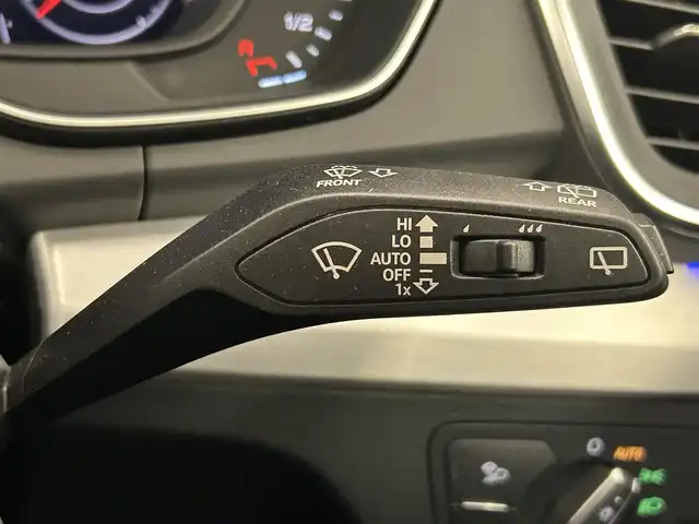 アウディ Ｑ５ 40TDIクワトロ Sライン 岡山県 2021(令3)年 1.2万km グレイシアホワイトメタリック アシスタンスパッケージ/・ACC/・アクティブレーンアシスト/・サイドアシスト/純正MMIナビ/パノラマサンルーフ/マトリクスLEDヘッドライト/360°カメラ/シートヒーター（ALL）/バーチャルコックピット/Audiドライブセレクト/パーキングエイド/距離警告/渋滞アシスト/PDC（F/R）/エフィシェンシアシスト/Audiプレセンス/レインセンサー/デイタイムランニングライト/アンビエントライト/純正ドラレコ2ch/ETC2.0/スタッドレス