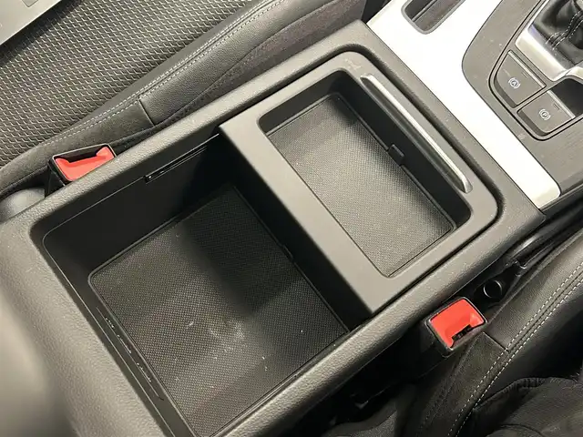 アウディ Ｑ５ 40TDIクワトロ Sライン 岡山県 2021(令3)年 1.2万km グレイシアホワイトメタリック アシスタンスパッケージ/・ACC/・アクティブレーンアシスト/・サイドアシスト/純正MMIナビ/パノラマサンルーフ/マトリクスLEDヘッドライト/360°カメラ/シートヒーター（ALL）/バーチャルコックピット/Audiドライブセレクト/パーキングエイド/距離警告/渋滞アシスト/PDC（F/R）/エフィシェンシアシスト/Audiプレセンス/レインセンサー/デイタイムランニングライト/アンビエントライト/純正ドラレコ2ch/ETC2.0/スタッドレス