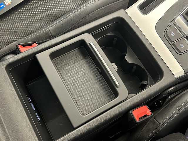 アウディ Ｑ５ 40TDIクワトロ Sライン 岡山県 2021(令3)年 1.2万km グレイシアホワイトメタリック アシスタンスパッケージ/・ACC/・アクティブレーンアシスト/・サイドアシスト/純正MMIナビ/パノラマサンルーフ/マトリクスLEDヘッドライト/360°カメラ/シートヒーター（ALL）/バーチャルコックピット/Audiドライブセレクト/パーキングエイド/距離警告/渋滞アシスト/PDC（F/R）/エフィシェンシアシスト/Audiプレセンス/レインセンサー/デイタイムランニングライト/アンビエントライト/純正ドラレコ2ch/ETC2.0/スタッドレス