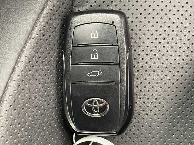 トヨタ クラウン スポーツ Z 千葉県 2024(令6)年 1.2万km プレシャスホワイトパール モデリスタエアロ/パノラマルーフ/衝突軽減ブレーキ/レーンキープアシスト/レーダークルーズコントロール/オートマチックハイビーム/全方位カメラ/純正メモリナビ/（フルセグ/Bluetooth/USB/FM/AM）/アイドリングストップ/ブラインドスポットモニター/ETC/レザーシート/シートメモリー/シートヒーター（運転席＋助手席）/エアシート（運転席＋助手席）/ステアリングスイッチ/ステアリングヒーター/デジタルインナーミラー/ヘッドアップディスプレイ/LEDヘッドライト/純正フロアマット/電動格納ミラー/純正サイドバイザー