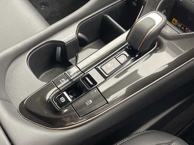 トヨタ クラウン スポーツ Z 千葉県 2024(令6)年 1.2万km プレシャスホワイトパール モデリスタエアロ/パノラマルーフ/衝突軽減ブレーキ/レーンキープアシスト/レーダークルーズコントロール/オートマチックハイビーム/全方位カメラ/純正メモリナビ/（フルセグ/Bluetooth/USB/FM/AM）/アイドリングストップ/ブラインドスポットモニター/ETC/レザーシート/シートメモリー/シートヒーター（運転席＋助手席）/エアシート（運転席＋助手席）/ステアリングスイッチ/ステアリングヒーター/デジタルインナーミラー/ヘッドアップディスプレイ/LEDヘッドライト/純正フロアマット/電動格納ミラー/純正サイドバイザー