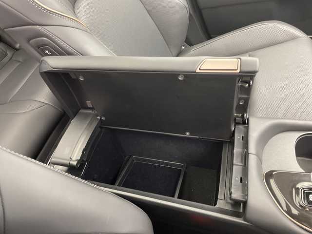 トヨタ クラウン スポーツ Z 千葉県 2024(令6)年 1.2万km プレシャスホワイトパール モデリスタエアロ/パノラマルーフ/衝突軽減ブレーキ/レーンキープアシスト/レーダークルーズコントロール/オートマチックハイビーム/全方位カメラ/純正メモリナビ/（フルセグ/Bluetooth/USB/FM/AM）/アイドリングストップ/ブラインドスポットモニター/ETC/レザーシート/シートメモリー/シートヒーター（運転席＋助手席）/エアシート（運転席＋助手席）/ステアリングスイッチ/ステアリングヒーター/デジタルインナーミラー/ヘッドアップディスプレイ/LEDヘッドライト/純正フロアマット/電動格納ミラー/純正サイドバイザー