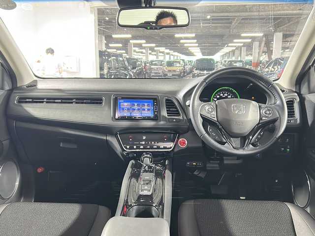 ホンダ ヴェゼル ハイブリッド X ホンダセンシング 福岡県 2020(令2)年 5.5万km プラチナホワイトパール ワンオーナー/純正ナビ/フルセグ/DVD/CD/BT/バックカメラ/ビルトインETC /ホンダセンシング/レーダークルーズコントロール/レーンキープアシスト/プッシュスタート/電動パーキングブレーキ/純正アルミホイール/LEDヘットライト/フォグライト/アイドリングストップ/フロアマット/ バイザー/保証書・取扱説明書