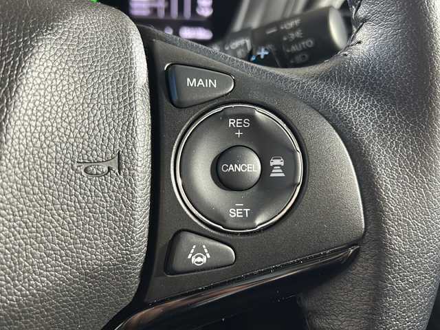 ホンダ ヴェゼル ハイブリッド X ホンダセンシング 福岡県 2020(令2)年 5.5万km プラチナホワイトパール ワンオーナー/純正ナビ/フルセグ/DVD/CD/BT/バックカメラ/ビルトインETC /ホンダセンシング/レーダークルーズコントロール/レーンキープアシスト/プッシュスタート/電動パーキングブレーキ/純正アルミホイール/LEDヘットライト/フォグライト/アイドリングストップ/フロアマット/ バイザー/保証書・取扱説明書