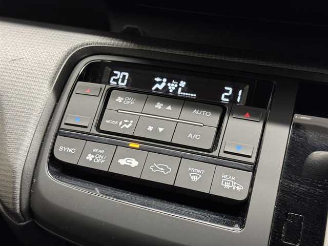 ホンダ ステップワゴン スパーダ ホンダセンシング 千葉県 2020(令2)年 4.7万km プレミアムスパークルブラックパール ガソリンターボ/FF/MTモード付インパネCVT/純正 9インチナビ VXM-207VFNi/（CD/DVD/RADIO/TV/SD/MUSIC RACK/USB/iPod/Bluetooth/CarPlay）/純正 9インチ 後席フリップダウンモニター VM-155N/バックカメラ/両側パワースライドドア/ドライブレコーダー 前後/ビルトイン ETC2.0/Honda SENSING/・衝突軽減ブレーキ［CMBS］/・車線維持支援システム［LKAS］/・路外逸脱抑制機能/・アダプティブクルーズコントロール［ACC］/・標識認識機能/・先行車発進お知らせ機能/装備/・【OP】わくわくゲート/・左右独立オートエアコン/・オートライト/・LEDヘッドライト/・LEDフロントフォグライト/・パドルシフト/・ステアリングリモコン/・純正16inAW/・保/取/・予備スマートキーx1