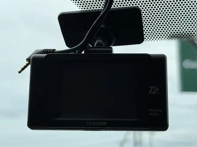 トヨタ ヴォクシー X 道南・函館 2014(平26)年 5.5万km シルバーM ・4WD/・寒冷地仕様/・純正ナビ/フルセグTV/DVD/CF/SD/BT/・バックカメラ/・ドライブレコーダー/・社外エンジンスターター/・左側パワースライドドア/・リヤ席モニター（DVDプレーヤー）/・革調シートカバー/・アイドリングストップ/・ワイパーデアイサー/・ETC/・横滑り防止/・LEDヘッドライト/・フロントフォグ/・キーレス/・電格ミラー/・ドアバイザー/・夏タイヤ社外15インチAW積込