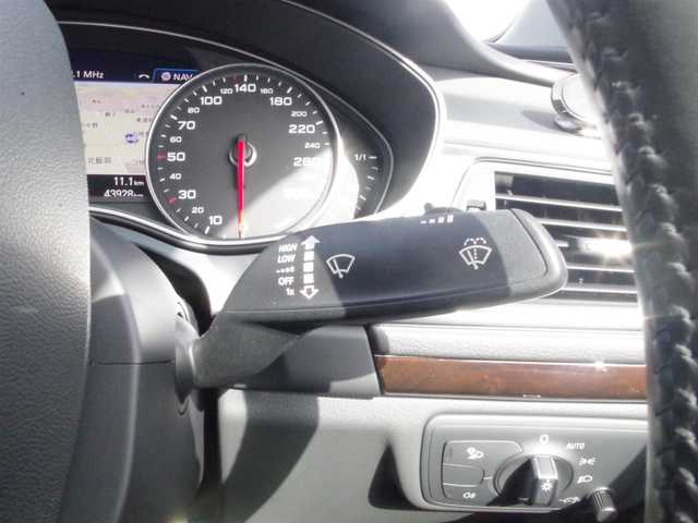 アウディ Ａ７ SB 2．0 TFSI クワトロ 岩手県 2017(平29)年 4.4万km グレイシアホワイトメタリック アシスタンスパッケージ/Audiブレーキガード/サイドアシスト/レーンアシスト/ACC/純正MMIナビ/フルセグTV/バックカメラ/パーキングエイド/アドバンストキー /BOSEサウンド/黒革シート/シートヒーター/パワーシート/LEDライト/OP20インチアルミ