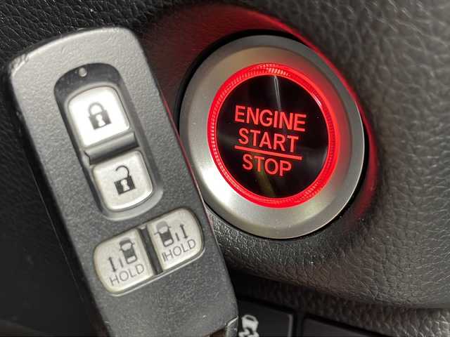 ホンダ Ｎ ＢＯＸ カスタム G L ターボ ホンダセンシング 新潟県 2019(令1)年 6.5万km プラチナホワイトパール 純正メモリナビ(VXM-185VFi)/LEDヘッドライト/パドルシフト/両側パワースライドドア/ハーフレザーシート/純正フロアマット/レーダークルーズコントロール/ターボ/ビルトインETC/スマートキー/フルセグTV/レーンキープアシスト/取扱説明書