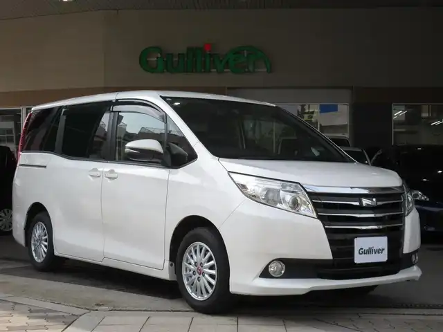 トヨタ ノア G 大阪府 2014(平26)年 8.4万km ホワイトパールクリスタルシャイン アルパイン１０インチＳＤナビ、フルセグＴＶ、/ＣＤ、ＤＶＤ、Ｂｌｕｅｔｏｏｔｈ、ＳＤ録音/純正フリップダウンモニター/両側パワースライドドア/クルーズコントロール/スマートキー２個/プッシュスタート/バックカメラ/ＥＴＣ/オートライト/フォグランプ/ＬＥＤヘッドライト/オートハイビーム/アイドリングストップ/ステアリングスイッチ/ロールサンシェード/電動格納ウィンカーミラー/純正１５インチアルミホイール