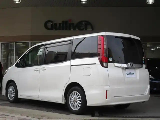 トヨタ ノア G 大阪府 2014(平26)年 8.4万km ホワイトパールクリスタルシャイン アルパイン１０インチＳＤナビ、フルセグＴＶ、/ＣＤ、ＤＶＤ、Ｂｌｕｅｔｏｏｔｈ、ＳＤ録音/純正フリップダウンモニター/両側パワースライドドア/クルーズコントロール/スマートキー２個/プッシュスタート/バックカメラ/ＥＴＣ/オートライト/フォグランプ/ＬＥＤヘッドライト/オートハイビーム/アイドリングストップ/ステアリングスイッチ/ロールサンシェード/電動格納ウィンカーミラー/純正１５インチアルミホイール