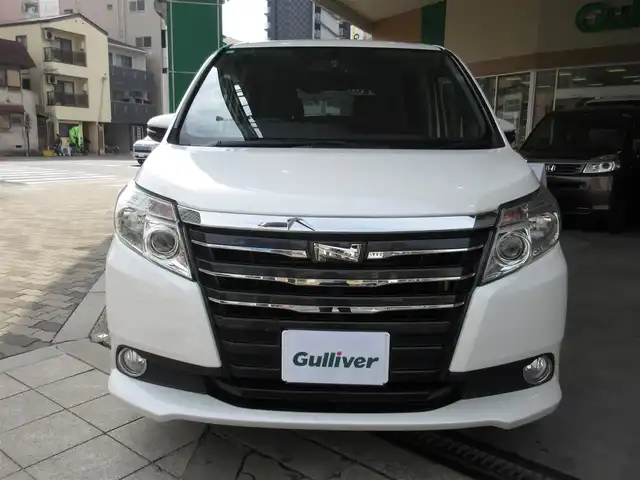 トヨタ ノア G 大阪府 2014(平26)年 8.4万km ホワイトパールクリスタルシャイン アルパイン１０インチＳＤナビ、フルセグＴＶ、/ＣＤ、ＤＶＤ、Ｂｌｕｅｔｏｏｔｈ、ＳＤ録音/純正フリップダウンモニター/両側パワースライドドア/クルーズコントロール/スマートキー２個/プッシュスタート/バックカメラ/ＥＴＣ/オートライト/フォグランプ/ＬＥＤヘッドライト/オートハイビーム/アイドリングストップ/ステアリングスイッチ/ロールサンシェード/電動格納ウィンカーミラー/純正１５インチアルミホイール