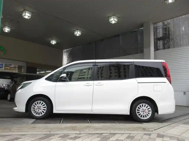 トヨタ ノア G 大阪府 2014(平26)年 8.4万km ホワイトパールクリスタルシャイン アルパイン１０インチＳＤナビ、フルセグＴＶ、/ＣＤ、ＤＶＤ、Ｂｌｕｅｔｏｏｔｈ、ＳＤ録音/純正フリップダウンモニター/両側パワースライドドア/クルーズコントロール/スマートキー２個/プッシュスタート/バックカメラ/ＥＴＣ/オートライト/フォグランプ/ＬＥＤヘッドライト/オートハイビーム/アイドリングストップ/ステアリングスイッチ/ロールサンシェード/電動格納ウィンカーミラー/純正１５インチアルミホイール