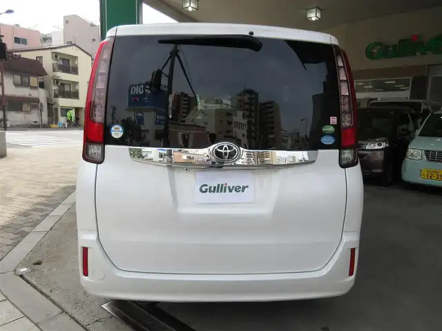 トヨタ ノア G 大阪府 2014(平26)年 8.4万km ホワイトパールクリスタルシャイン アルパイン１０インチＳＤナビ、フルセグＴＶ、/ＣＤ、ＤＶＤ、Ｂｌｕｅｔｏｏｔｈ、ＳＤ録音/純正フリップダウンモニター/両側パワースライドドア/クルーズコントロール/スマートキー２個/プッシュスタート/バックカメラ/ＥＴＣ/オートライト/フォグランプ/ＬＥＤヘッドライト/オートハイビーム/アイドリングストップ/ステアリングスイッチ/ロールサンシェード/電動格納ウィンカーミラー/純正１５インチアルミホイール
