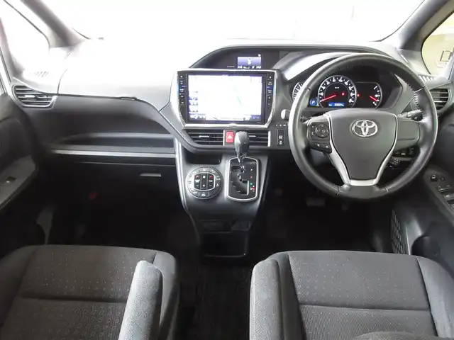 トヨタ ノア G 大阪府 2014(平26)年 8.4万km ホワイトパールクリスタルシャイン アルパイン１０インチＳＤナビ、フルセグＴＶ、/ＣＤ、ＤＶＤ、Ｂｌｕｅｔｏｏｔｈ、ＳＤ録音/純正フリップダウンモニター/両側パワースライドドア/クルーズコントロール/スマートキー２個/プッシュスタート/バックカメラ/ＥＴＣ/オートライト/フォグランプ/ＬＥＤヘッドライト/オートハイビーム/アイドリングストップ/ステアリングスイッチ/ロールサンシェード/電動格納ウィンカーミラー/純正１５インチアルミホイール