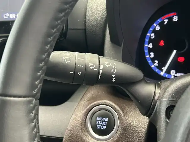 トヨタ ヤリスクロス Z 鹿児島県 2020(令2)年 5.1万km ブラスゴールドメタリック ディスプレイオーディオ（ナビ機能付き）/セーフティセンス/パノラミックビューモニター/レーダークルーズコントロール/レーンキープアシスト/ステアリングヒーター/後方ドライブレコーダー/ビルトインETC2.0/革巻きステアリング/オートホールド/電動パーキングブレーキ/ハーフレザーシート/前席シートヒーター/LEDヘッドライト/オートライト/オートマチックハイビーム/純正フロアマット/純正アルミホイール/禁煙車