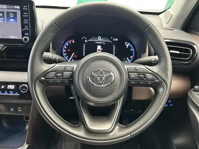 トヨタ ヤリスクロス Z 鹿児島県 2020(令2)年 5.1万km ブラスゴールドメタリック ディスプレイオーディオ（ナビ機能付き）/セーフティセンス/パノラミックビューモニター/レーダークルーズコントロール/レーンキープアシスト/ステアリングヒーター/後方ドライブレコーダー/ビルトインETC2.0/革巻きステアリング/オートホールド/電動パーキングブレーキ/ハーフレザーシート/前席シートヒーター/LEDヘッドライト/オートライト/オートマチックハイビーム/純正フロアマット/純正アルミホイール/禁煙車