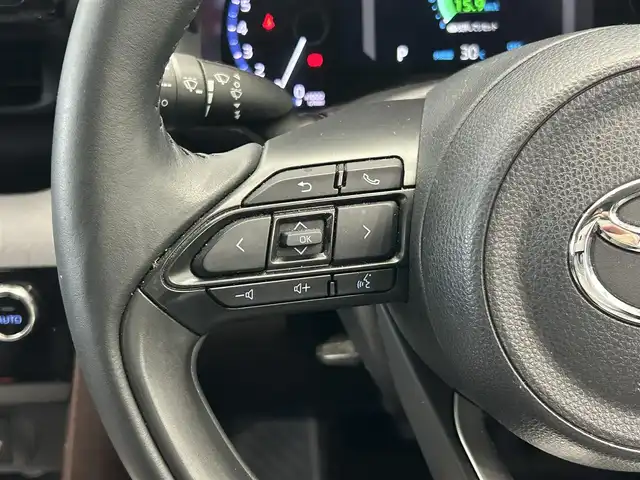 トヨタ ヤリスクロス Z 鹿児島県 2020(令2)年 5.1万km ブラスゴールドメタリック ディスプレイオーディオ（ナビ機能付き）/セーフティセンス/パノラミックビューモニター/レーダークルーズコントロール/レーンキープアシスト/ステアリングヒーター/後方ドライブレコーダー/ビルトインETC2.0/革巻きステアリング/オートホールド/電動パーキングブレーキ/ハーフレザーシート/前席シートヒーター/LEDヘッドライト/オートライト/オートマチックハイビーム/純正フロアマット/純正アルミホイール/禁煙車