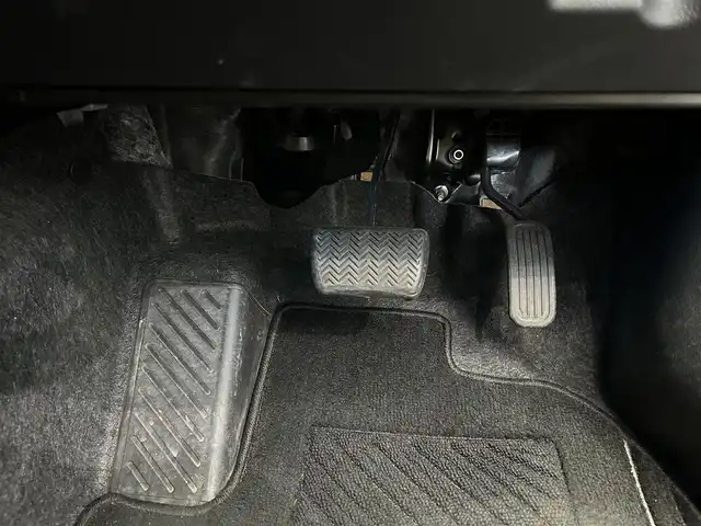 トヨタ ヤリスクロス Z 鹿児島県 2020(令2)年 5.1万km ブラスゴールドメタリック ディスプレイオーディオ（ナビ機能付き）/セーフティセンス/パノラミックビューモニター/レーダークルーズコントロール/レーンキープアシスト/ステアリングヒーター/後方ドライブレコーダー/ビルトインETC2.0/革巻きステアリング/オートホールド/電動パーキングブレーキ/ハーフレザーシート/前席シートヒーター/LEDヘッドライト/オートライト/オートマチックハイビーム/純正フロアマット/純正アルミホイール/禁煙車