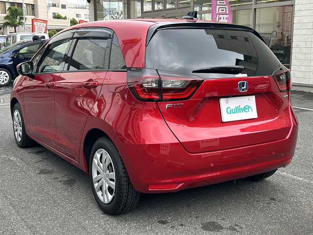 ホンダ フィット e:HEVホーム 埼玉県 2020(令2)年 0.6万km プレミアムクリスタルレッドM 登録時5938km/ワンオーナー/純正SDナビ（VXU-215FTi）/　AM/FM/CD/DVD/BT/MSV/フルセグTV/バックカメラ/純正ナビ連動ドライブレコーダー（前後）/衝突軽減ブレーキ（CMBS）/踏み間違え衝突軽減ブレーキ/路外逸脱抑制機能/横滑り防止機能/コーナーセンサー/プッシュスタート/スマートキー×２/LEDヘッドライト/　オートライト/オートマッチクハイビーム/　ライトレベライザー/電動パーキングブレーキ/オートブレーキホールド/ステアリングリモコン/電動格納機能付ウインカーミラー/ドアバイザー/純正フロアマット/ナビ取扱説明書/取扱説明書/保証書