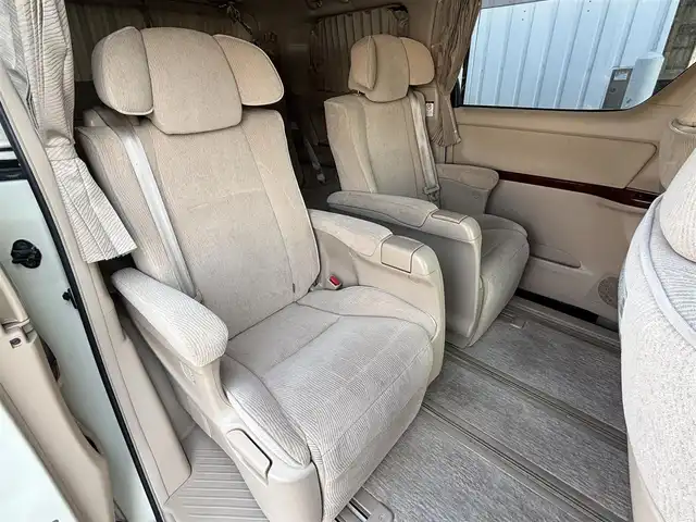 トヨタ アルファード 350S Cパッケージ 東京都 2009(平21)年 12万km ゴールドパールクリスタルシャイン ナビ/バック/サイドカメラ/ETC/ドラレコ/クリアランスソナー/バックソナー/クルーズコントロール/パワースライドドア（運転席側/助手席側）/パワーバックドア/車名ロゴ入スカッフプレート/スモーク加飾付HIDヘッドランンプ/インテリジェントAFS /コンライト（オートライト）/サイドクラッディングパネル/リアスポイラー/リアエアロバンパー/スモークレンズLEDリアコンビネーションランプ/マフラーカッター/リバース連動機能付ボディ同色電動オート格納ドアミラー/ウィンカーミラー/照射証明付ブルー指針オプティトロンメーター（自発光式アナログメーター）/SRSエアバッグ（運転席/助手席/サイド/カーテン/ニー)/左右独立温度調整オートエアコン/リアオートエアコン/内外気自動切替システム/プラズマクラスター/足元照明（運転席/助手席）/オーバーヘッドコンソール/パワーシート（運転席/助手席）/パワーオットマン（助手席）/マイコンプリセットドライビングポジションシステム/2列目シートエグゼクティブパワーシート/パワーオットマン/パワーリクライニング/カップホルダー付大型アームレスト/角度調整式大型ヘッドレスト