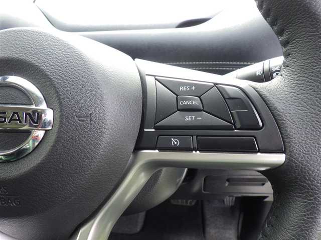 日産 セレナ ハイウェイスター 千葉県 2018(平30)年 5.5万km アズライトブルー エマージェンシーブレーキ/クルーズコントロール/アイドリングストップ/ハンズフリー両側パワースライドドア/9インチ純正SDナビ/地デジTV/【BD/DVD/CD再生機能　Bluetooth接続】/アラウンドビューモニター/ドライブレコーダー（DJ4-D）/フリップダウンモニター/革巻きステアリング/ステアリングスイッチ/ETC/LEDヘッドライト/フォグライト/ウインカーミラー/コーナーセンサー/純正16インチアルミホイル/サイド/カーテンエアバッグ/インテリジェントキー