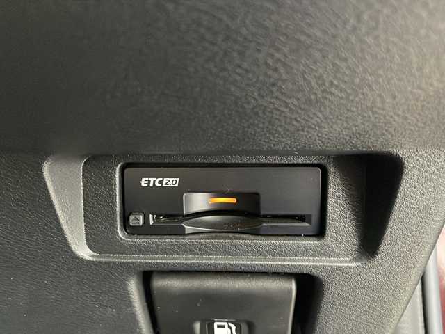 日産 オーラ G 栃木県 2022(令4)年 2万km バーガンディー メーカー9インチナビ/（BT/TV/USB/AM/FM）/BOSEサウンド/プロパイロット/車線逸脱防止支援/後側方衝突防止支援/エマージェンシーブレーキ/速度標識表示/ルート減速支援/制限速度支援/後退時車両検知警報/ふらつき防止/ETC2.0/ドライブレコーダー/置くだけ充電/インテリジェントルームミラー/360度カメラ/バック・サイド・フロントカメラ/ステアリングヒーター/純正17インチアルミホイール/純正フロアマット/サイド+カーテンエアバッグ/スマートキー×1本