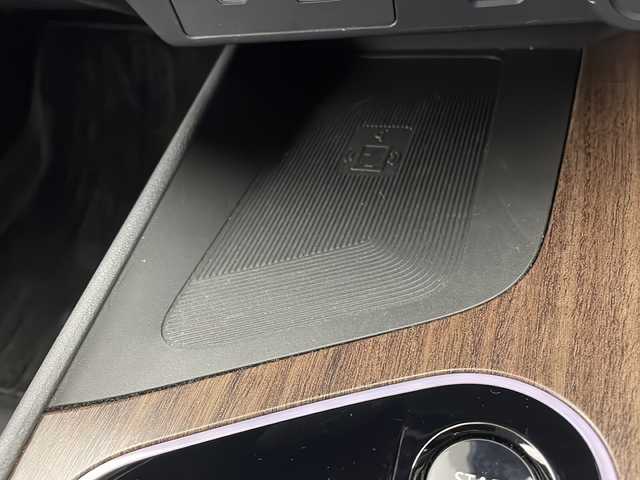 日産 オーラ G 栃木県 2022(令4)年 2万km バーガンディー メーカー9インチナビ/（BT/TV/USB/AM/FM）/BOSEサウンド/プロパイロット/車線逸脱防止支援/後側方衝突防止支援/エマージェンシーブレーキ/速度標識表示/ルート減速支援/制限速度支援/後退時車両検知警報/ふらつき防止/ETC2.0/ドライブレコーダー/置くだけ充電/インテリジェントルームミラー/360度カメラ/バック・サイド・フロントカメラ/ステアリングヒーター/純正17インチアルミホイール/純正フロアマット/サイド+カーテンエアバッグ/スマートキー×1本