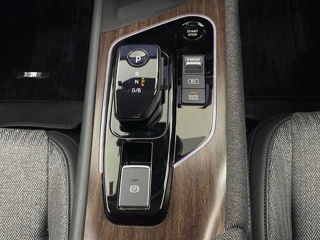 日産 オーラ G 栃木県 2022(令4)年 2万km バーガンディー メーカー9インチナビ/（BT/TV/USB/AM/FM）/BOSEサウンド/プロパイロット/車線逸脱防止支援/後側方衝突防止支援/エマージェンシーブレーキ/速度標識表示/ルート減速支援/制限速度支援/後退時車両検知警報/ふらつき防止/ETC2.0/ドライブレコーダー/置くだけ充電/インテリジェントルームミラー/360度カメラ/バック・サイド・フロントカメラ/ステアリングヒーター/純正17インチアルミホイール/純正フロアマット/サイド+カーテンエアバッグ/スマートキー×1本