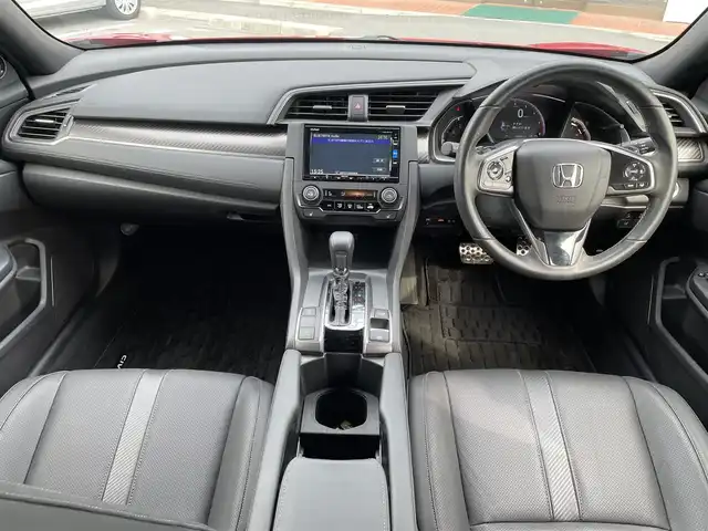 ホンダ シビック ハッチバック 長野県 2019(令1)年 1.1万km フレームレッド 純正ナビ（FM/AM、CD、DVD、BT）/ワンセグテレビ/バックカメラ/アイドリングストップ/衝突軽減システム/前席パワーシート/前席シートヒーター/クルーズコントロール追従機能有/ビルトインETC/横滑り防止装置/前後コーナーセンサー/レーンキープアシスト/純正フロアマット/ダブルサイドエアバック/カーテンエアバック/社外１７ＡＷ/LEDオートライト/保証書、取扱説明書/スマートキ―（１本）