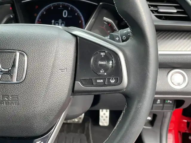 ホンダ シビック ハッチバック 長野県 2019(令1)年 1.1万km フレームレッド 純正ナビ（FM/AM、CD、DVD、BT）/ワンセグテレビ/バックカメラ/アイドリングストップ/衝突軽減システム/前席パワーシート/前席シートヒーター/クルーズコントロール追従機能有/ビルトインETC/横滑り防止装置/前後コーナーセンサー/レーンキープアシスト/純正フロアマット/ダブルサイドエアバック/カーテンエアバック/社外１７ＡＷ/LEDオートライト/保証書、取扱説明書/スマートキ―（１本）